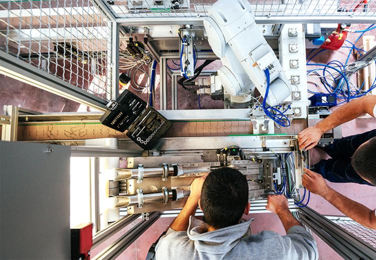L'automazione non si limita a creare o distruggere posti di lavoro, ma li trasforma